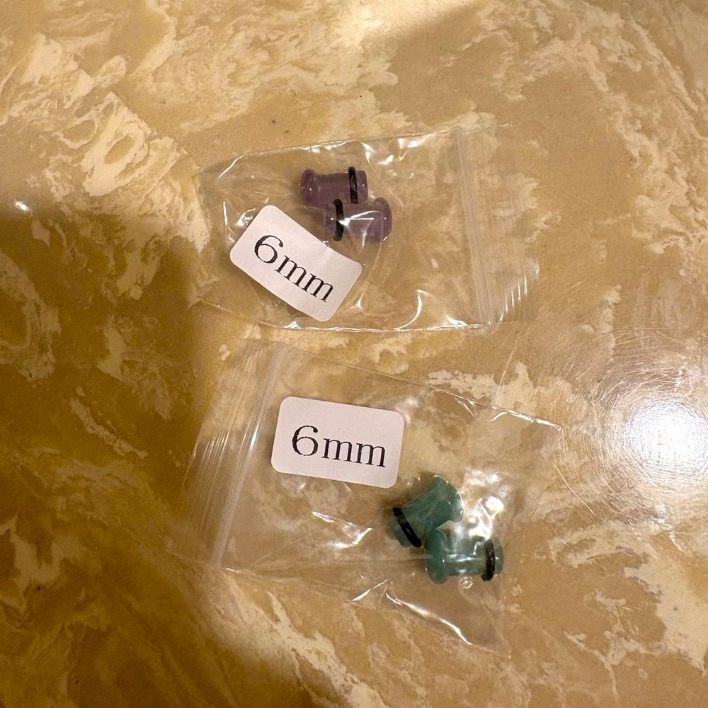 6mm Purple and Green Plugs